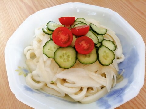 新玉ねぎときゅうりとミニトマトの冷やしうどん